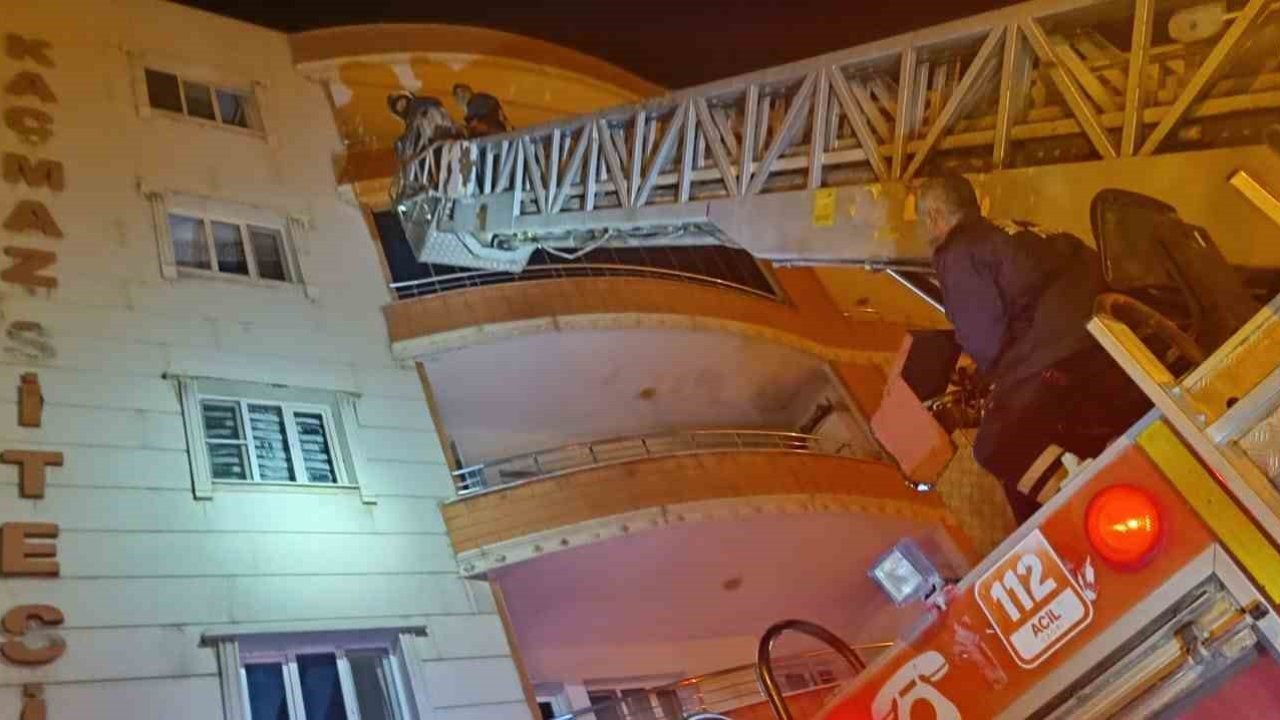 Mardin’de ev yangınında 4 kişi dumandan etkilendi