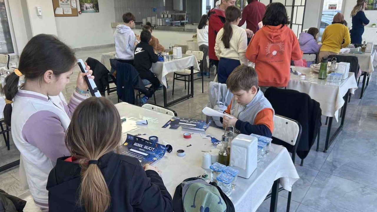 Öğrenciler, üretimi yerinde inceledi