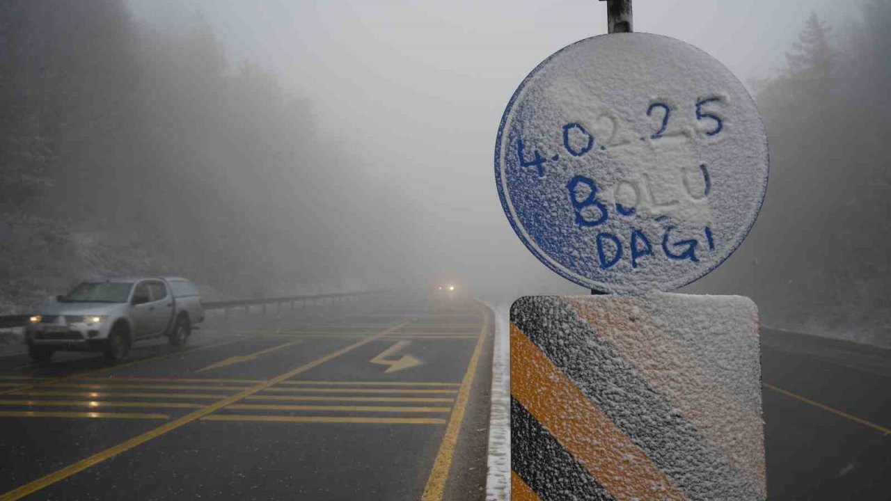 Bolu Dağı’nda kar ve sis etkili oluyor: Görüş mesafesi 35 metreye düştü
