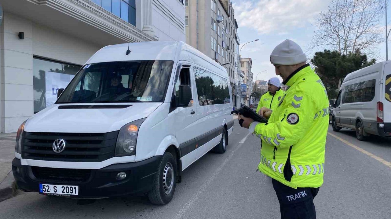 Ordu’da eş zamanlı 4 farklı noktada okul servis araçları denetlendi