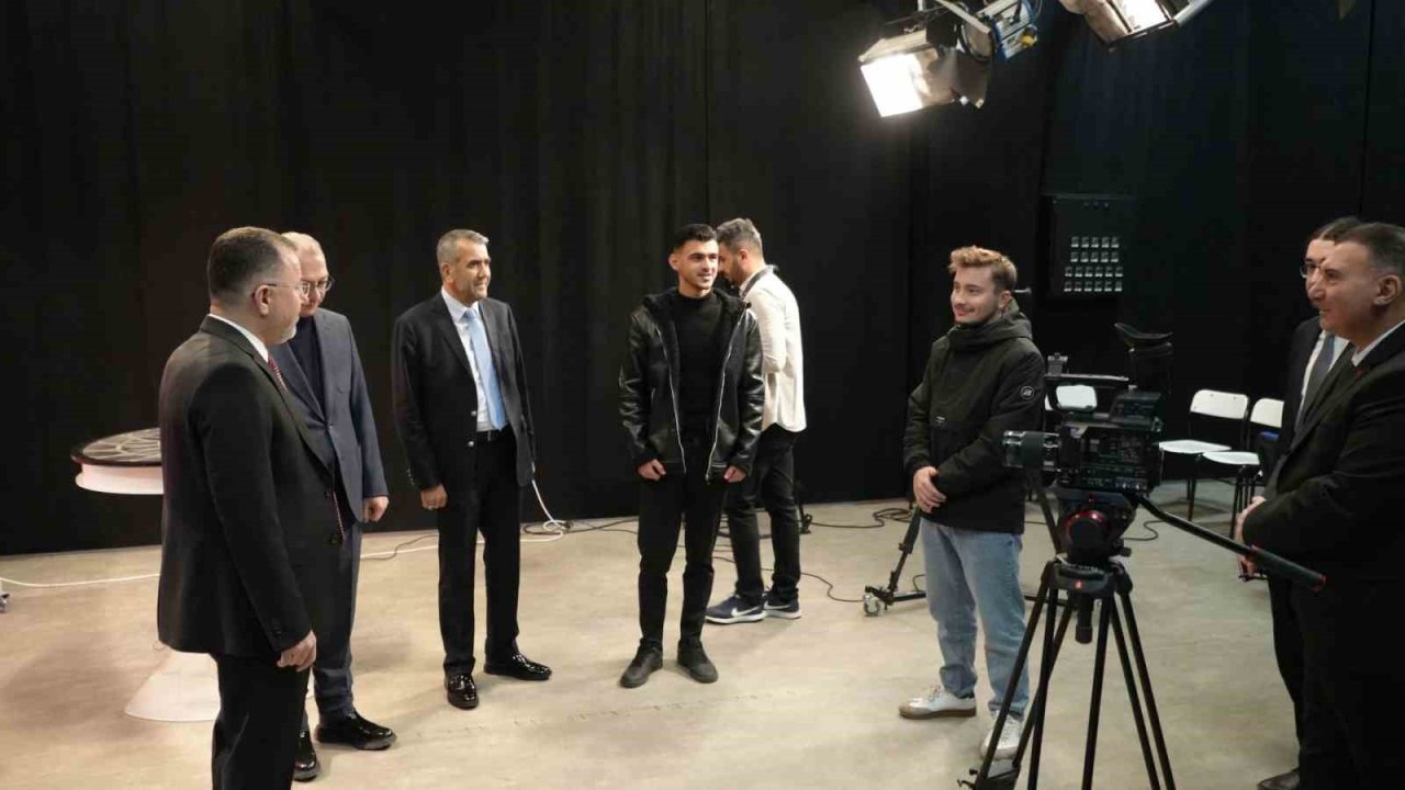 Rektör Kırışık, "Genç iletişimcileri sektöre hazırlamayı amaçlıyoruz"
