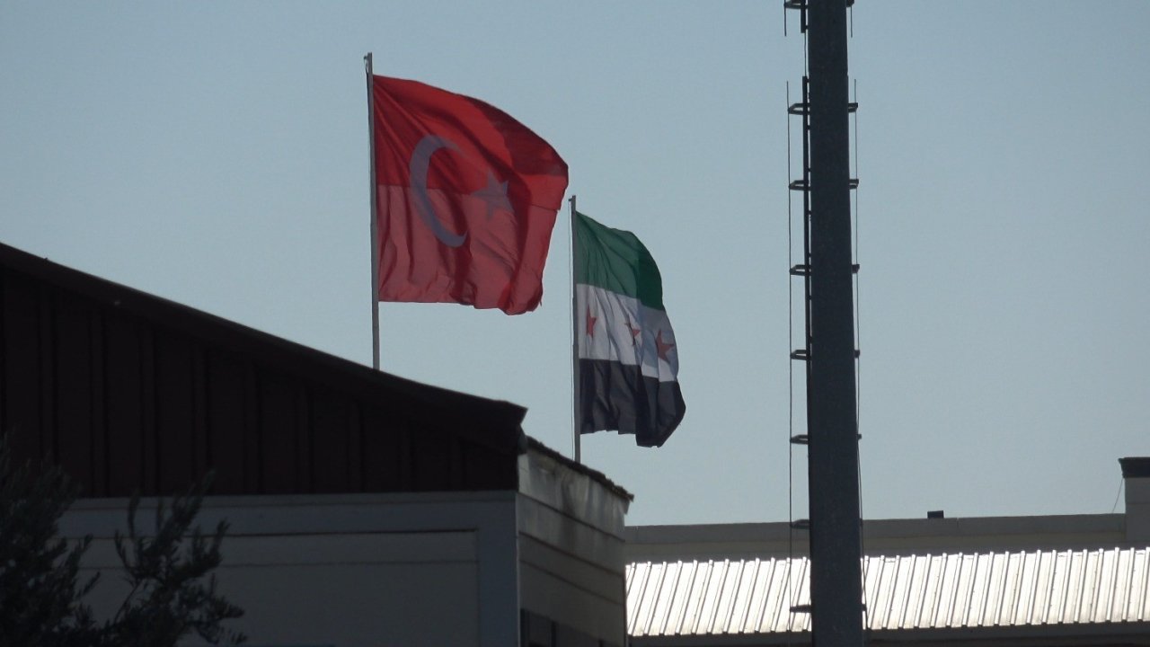 Çobanbey Sınır Kapısı’nda Suriyelilerin ülkelerine dönüş heyecanı sürüyor