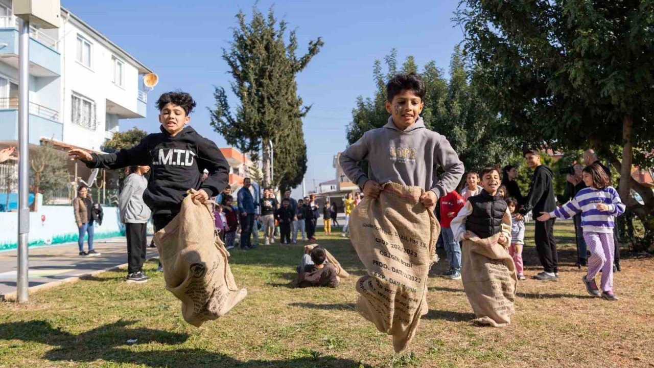 Mersin’de çocuklar, Büyükşehir Belediyesinin etkinliklerinde keyifli anlar yaşadı
