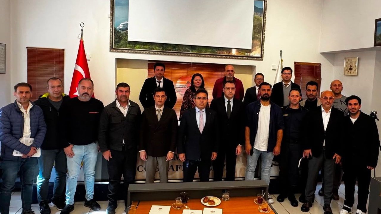 Marmaris Barlar Sokağı için ilçe protokolü sokak esnafı ile  toplantı yaptı