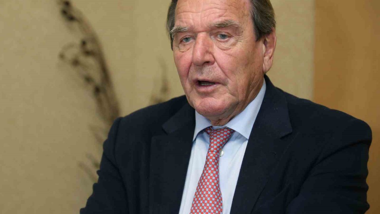 Eski Almanya Başbakanı Schröder "tükenmişlik sendromu" tedavisi görüyor