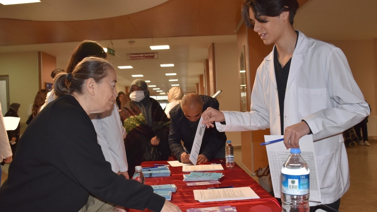 ESOGÜ Hastanesi’nde kanser bilgilendirme standı açıldı