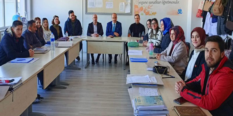 Kars Milli Eğitim Müdürü Kaya, Okul ziyaretlerini devam ettiriyor!