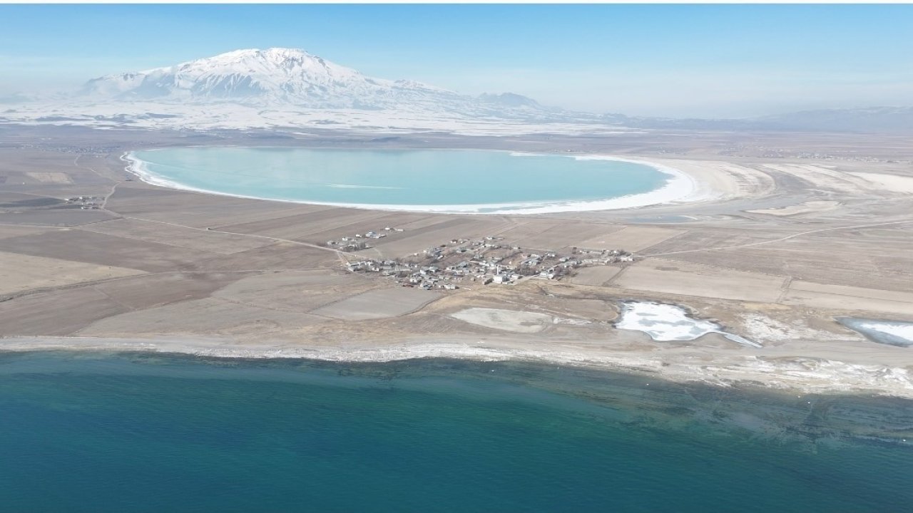 Bitlis’te iki göl arasında muhteşem köy