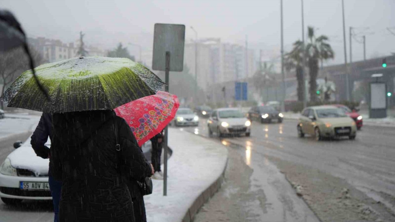 Samsun’a beklenen kar geldi