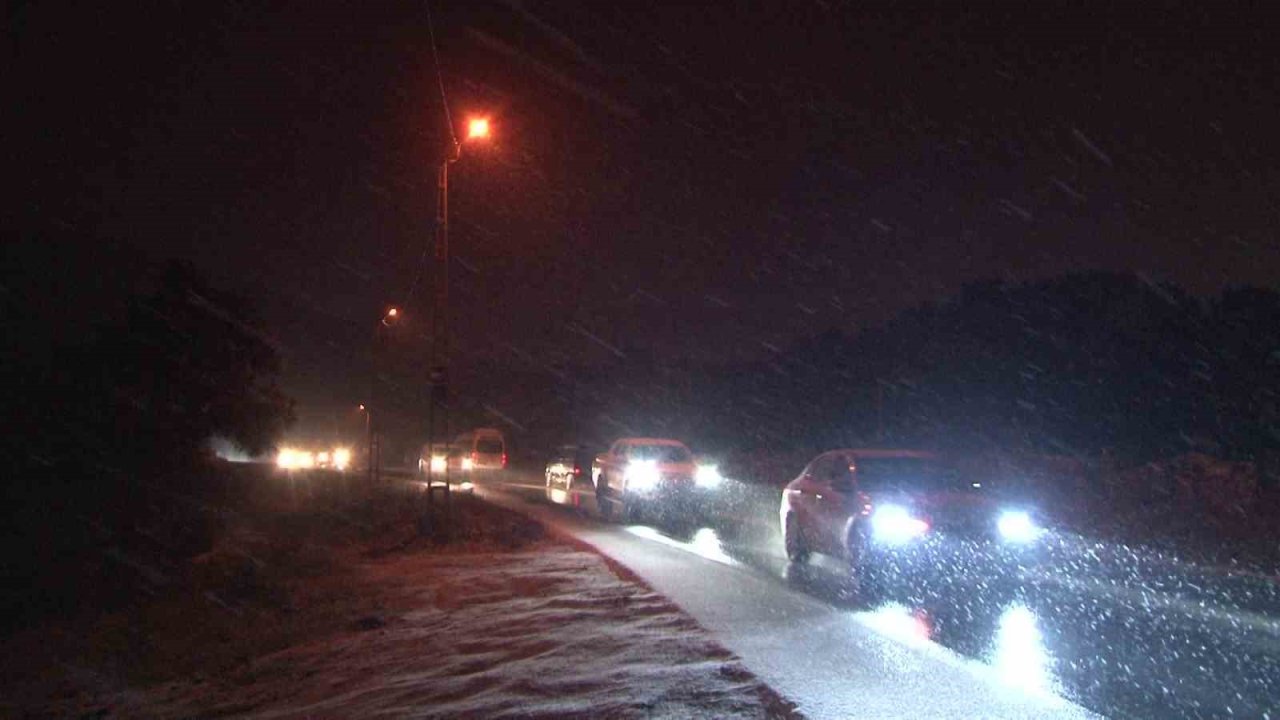 İstanbul’un Anadolu Yakası’nda kar yağışı