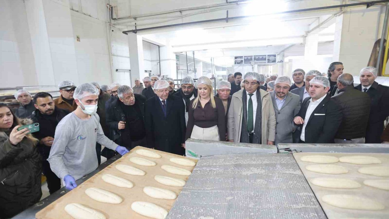 Ege’nin en büyük entegre ekmek üretim tesisi Merkezefendi’de açıldı