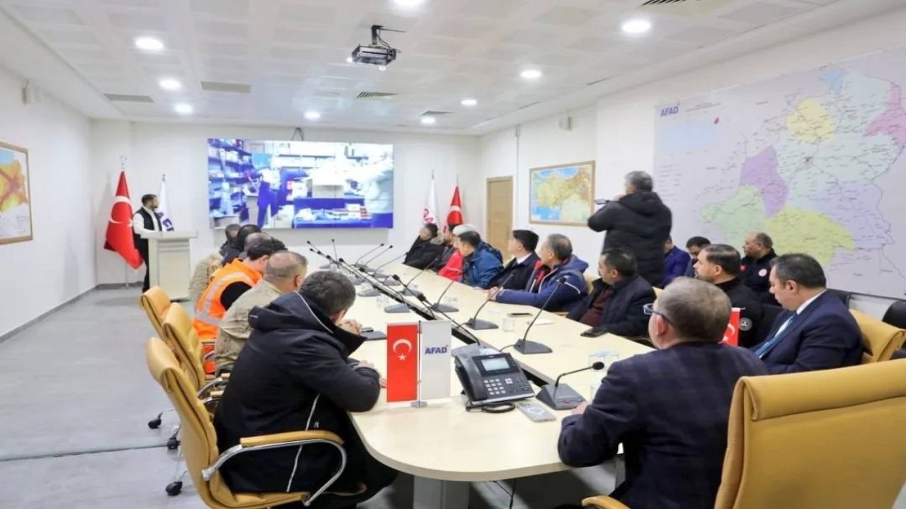 Kars’ta 6 Şubat depreminde hayatını kaybedenler unutulmadı