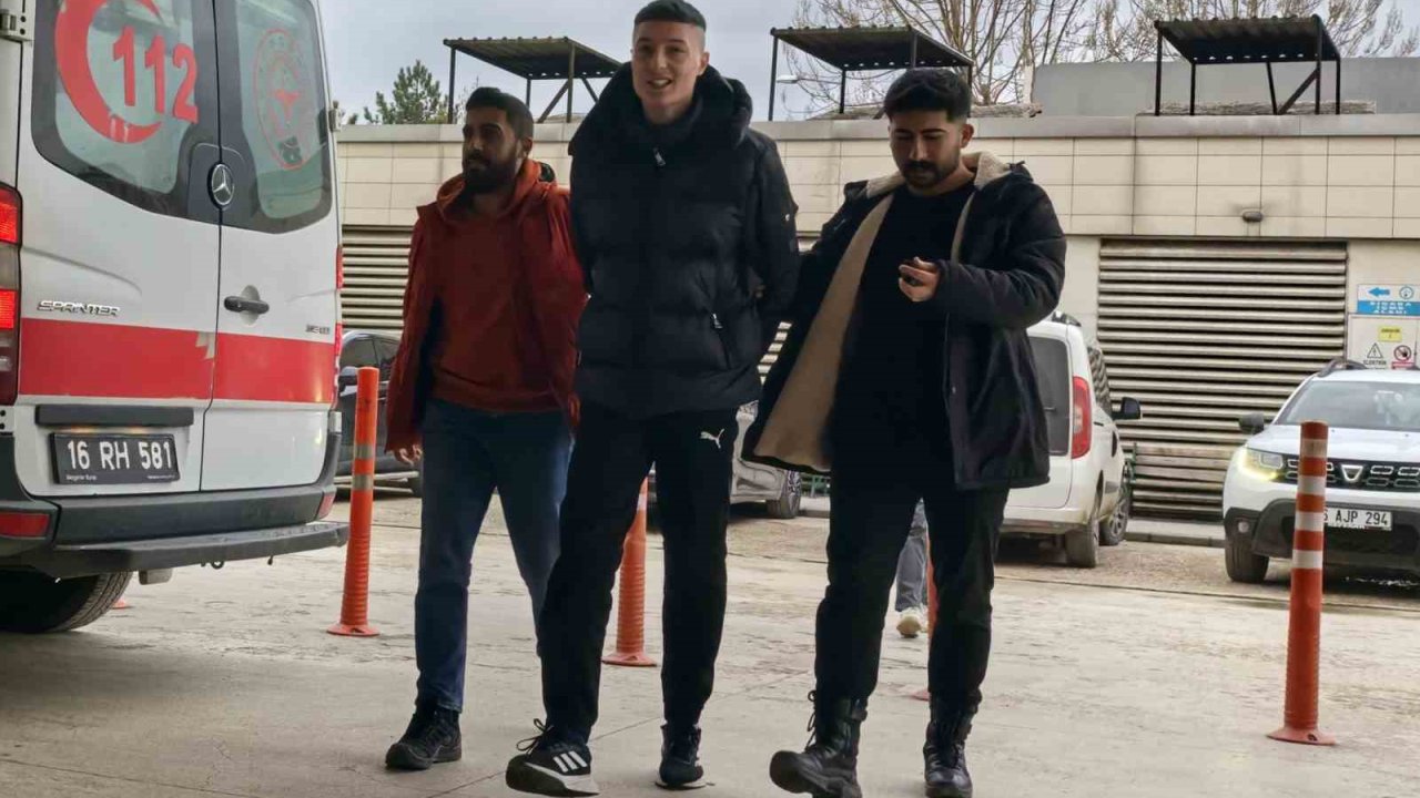 Alıkoydukları gencin annesinden 30 bin TL fidye isteyen şüphelilerden 1’i için savcılıktan yakalama kararı