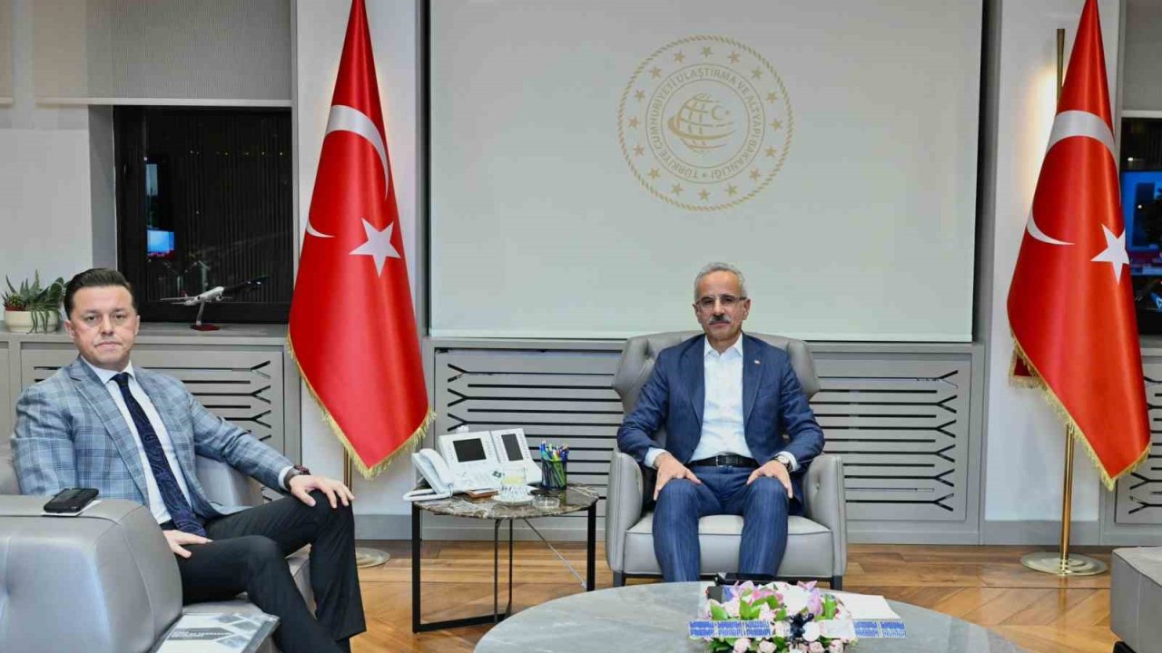 Milletvekili Hatipoğlu, Bakan Uraloğlu ile Eskişehir’in ulaşımı hakkında görüştü