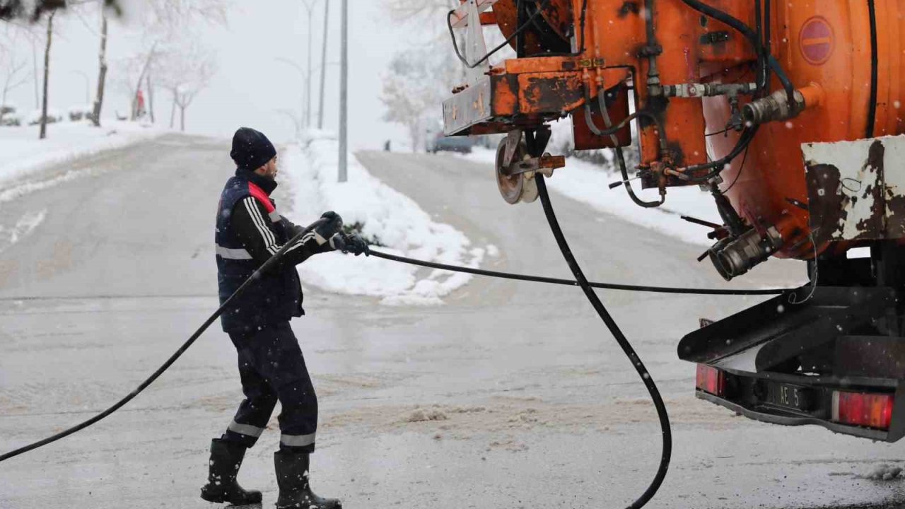Ekipler var gücü ile sahada