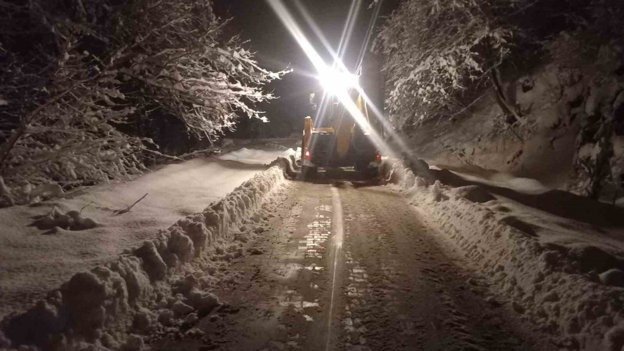 69 iş makinesi köy yollarında çalışıyor