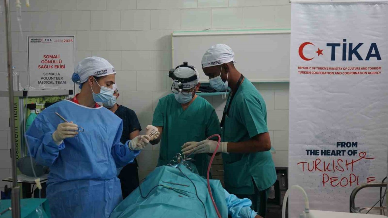 TİKA ve Yeryüzü Doktorları iş birliğiyle Somali’de "cerrahi kampı" düzenlendi