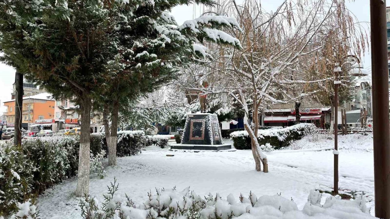 Kavak’ta kar yağışı etkili oldu