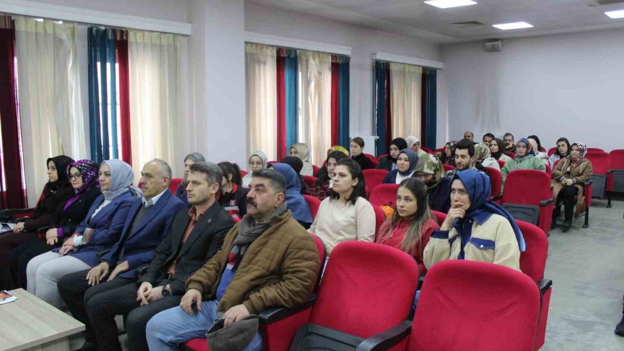 Bayburt’ta kurum çalışanları afetlere karşı bilgilendiriliyor