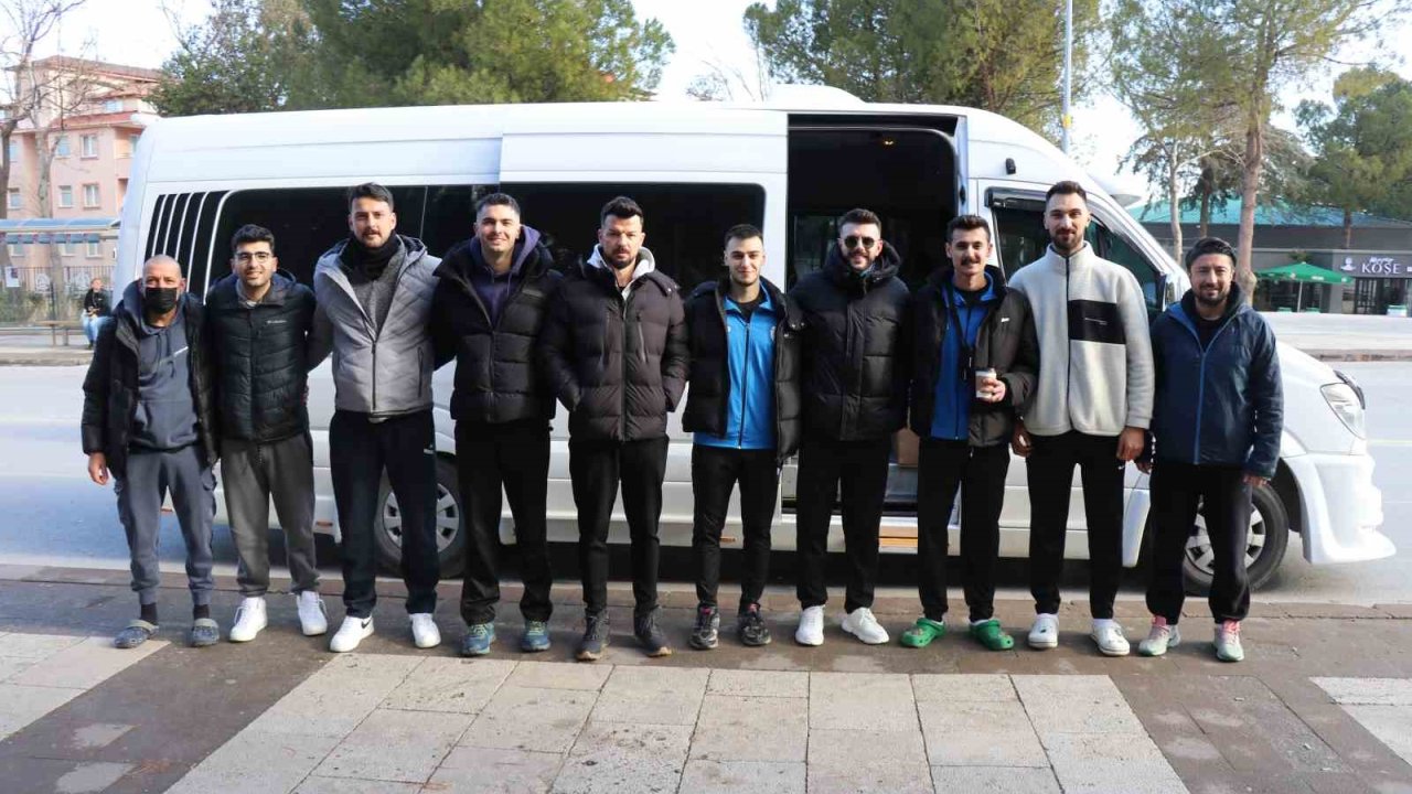 1. Lig’i hedefleyen Denizlispor, play-off için Eskişehir’e gitti