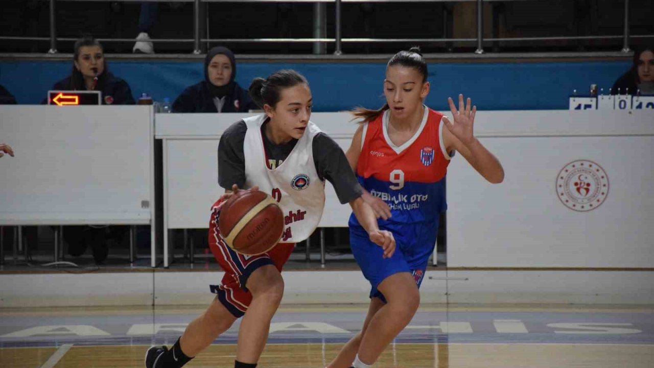 Afyonkarahisar’da U-14 Basketbol Kızlar Bölge Şampiyonası heyecanı