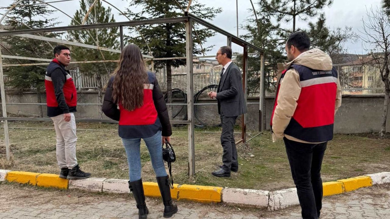 Emet’te eğitim ve tarımı bir arada yürüten okulda bilgilendirme çalışması