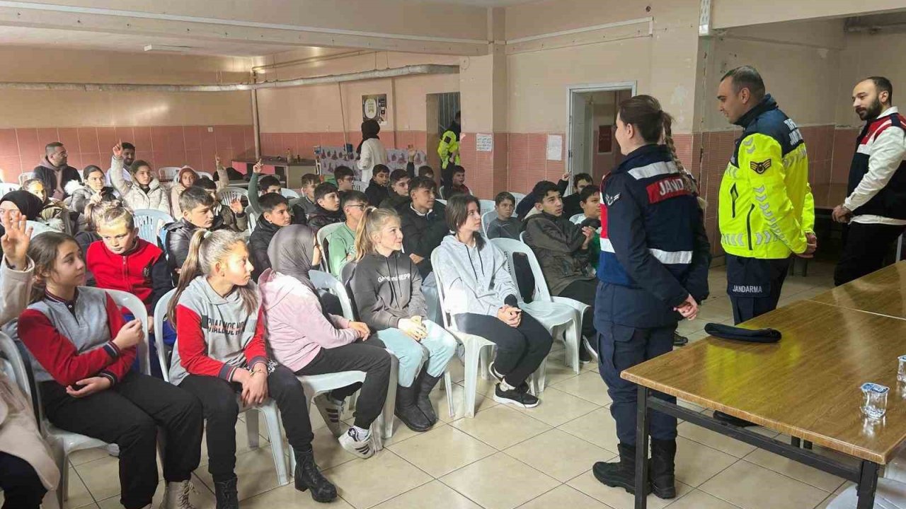 Kütahya’da jandarmadan öğrencilere eğitim
