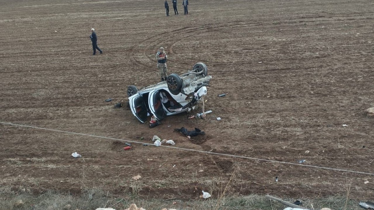 Köpeğe çarpmamak için manevra yapan otomobil takla attı: 3 yaralı