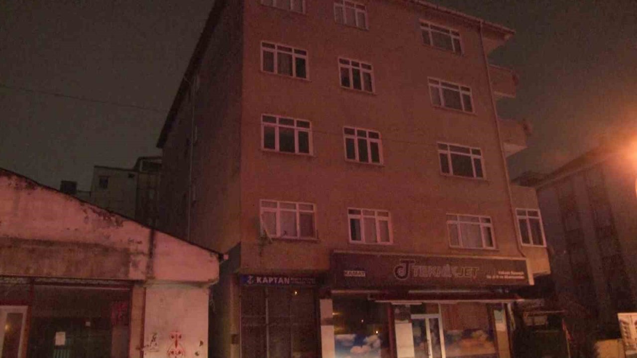 Tuzla’da yıkılma tehlikesi olan bina boşaltıldı