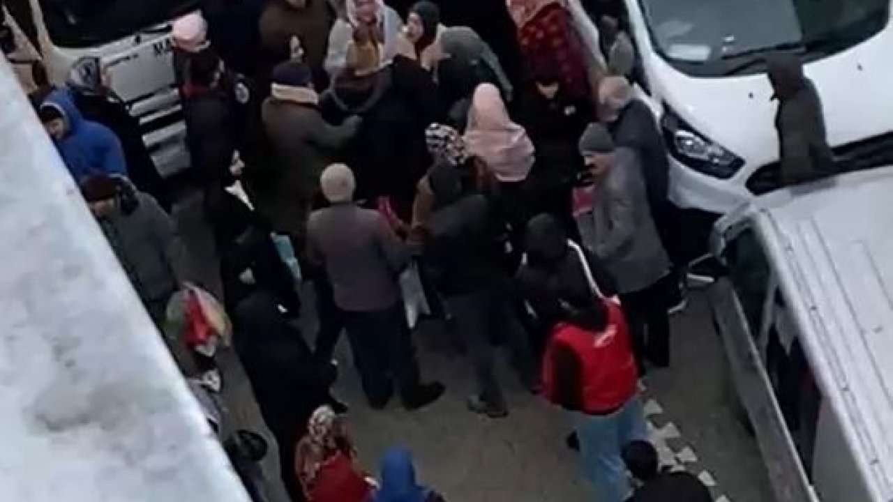 Esenyurt’ta pazarda hırsızlık yapan kadın suçüstü yakalandı: O anlar kamerada
