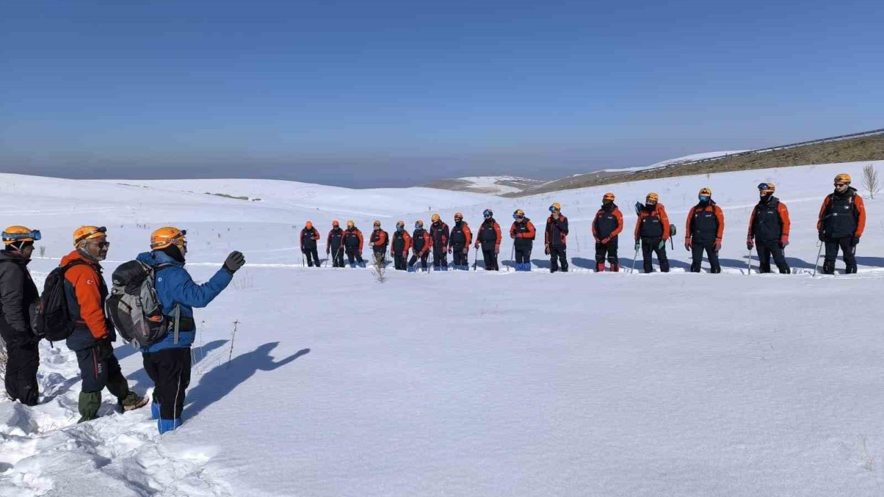 Van’da "Çığda Arama Kurtarma Tatbikatı" yapıldı