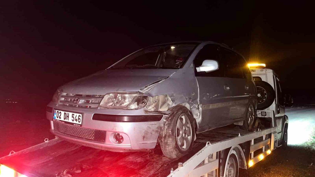 Besni’de iki araç çarpıştı: 3 yaralı