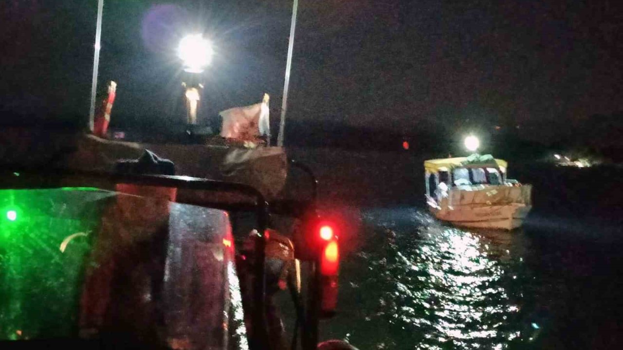 Makine arızası yapan tekneyi Kıyı Emniyet ekipleri kurtardı