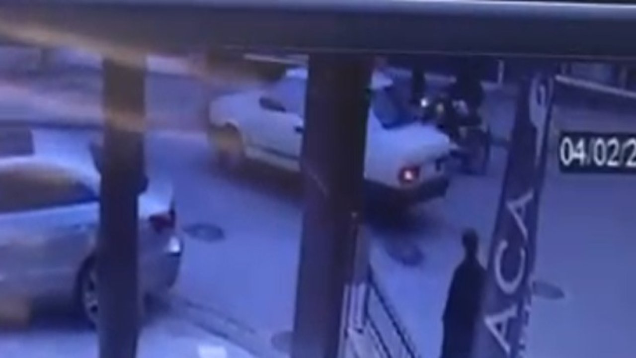 Denizli’de otomobile çarpan motosikletli yaralandı