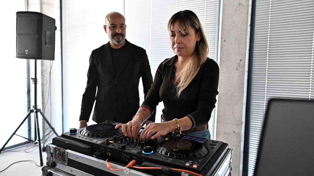 Muratpaşa Belediyesi’nden genç yeteneklere DJ atölyesi