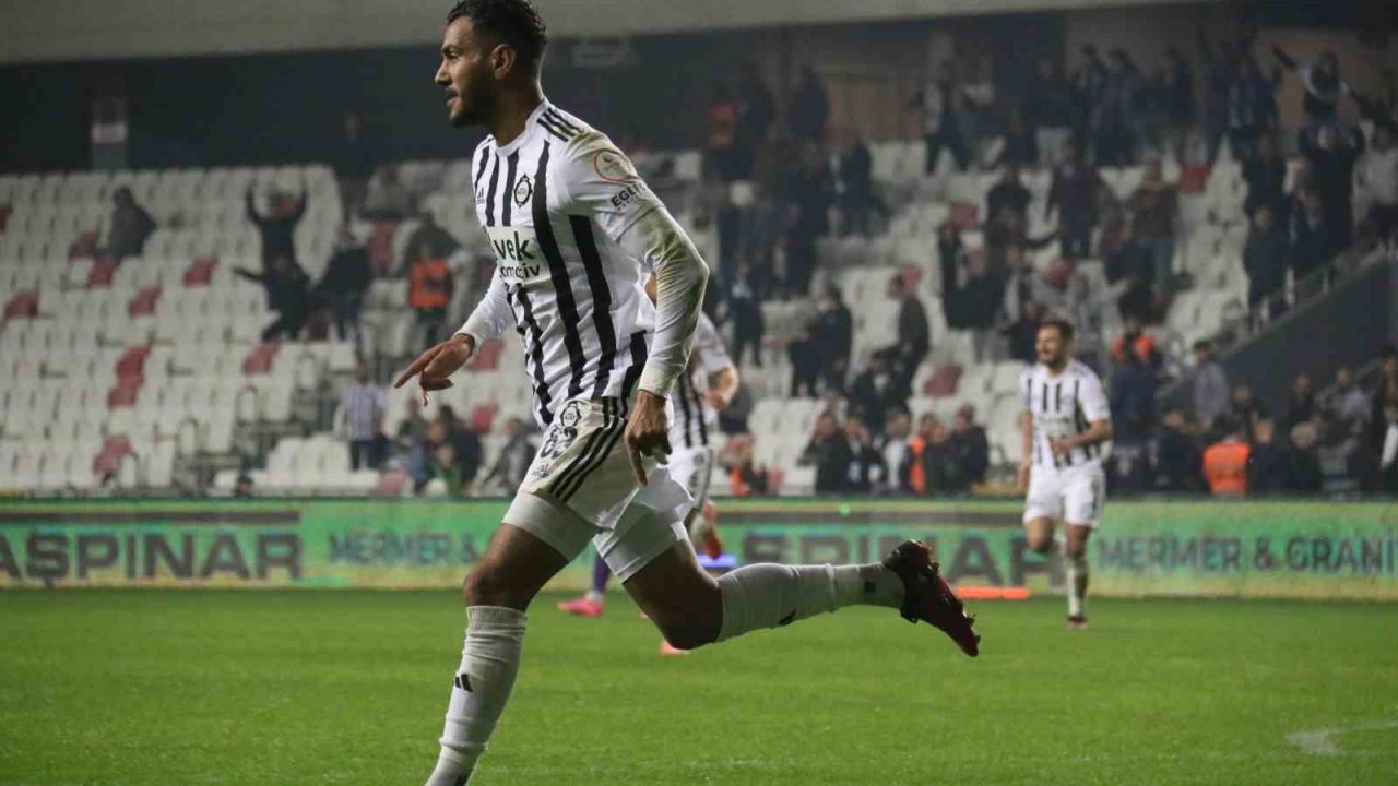 Deniz Kadah, gollerine devam ediyor