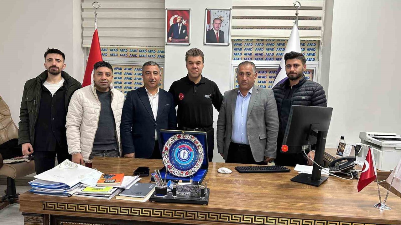 Sağlık-Sen Şırnak Şubesinden İşlek’e plaket