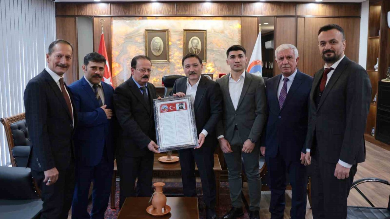 Vali Çiçek, Kültür ve turizm Müdürü Dursun’u kabul etti