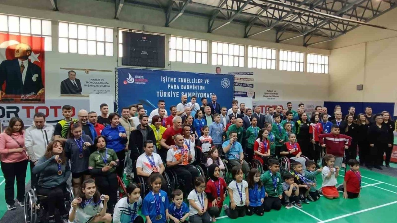 Denizlili para badmintoncular Türkiye şampiyonasına damga vurdu