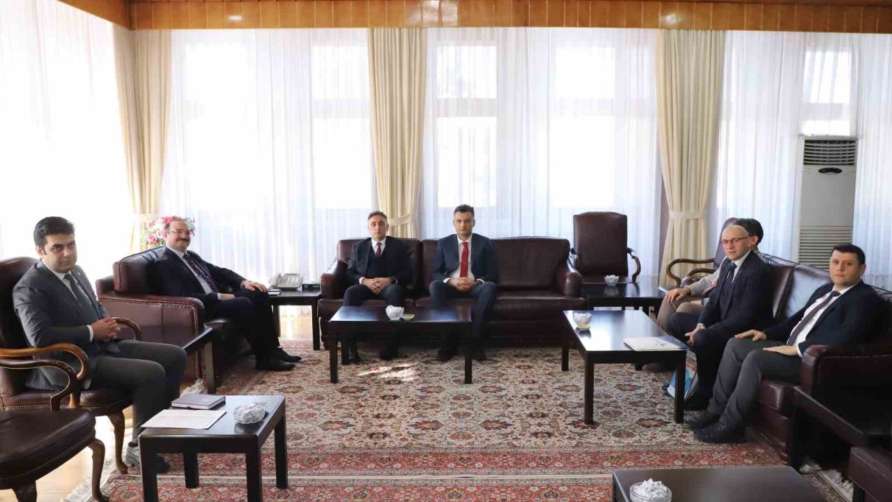 Atatürk Üniversitesinden gençlere yeni fırsat: Öğrenciler hem çalışacak hem öğrenecek