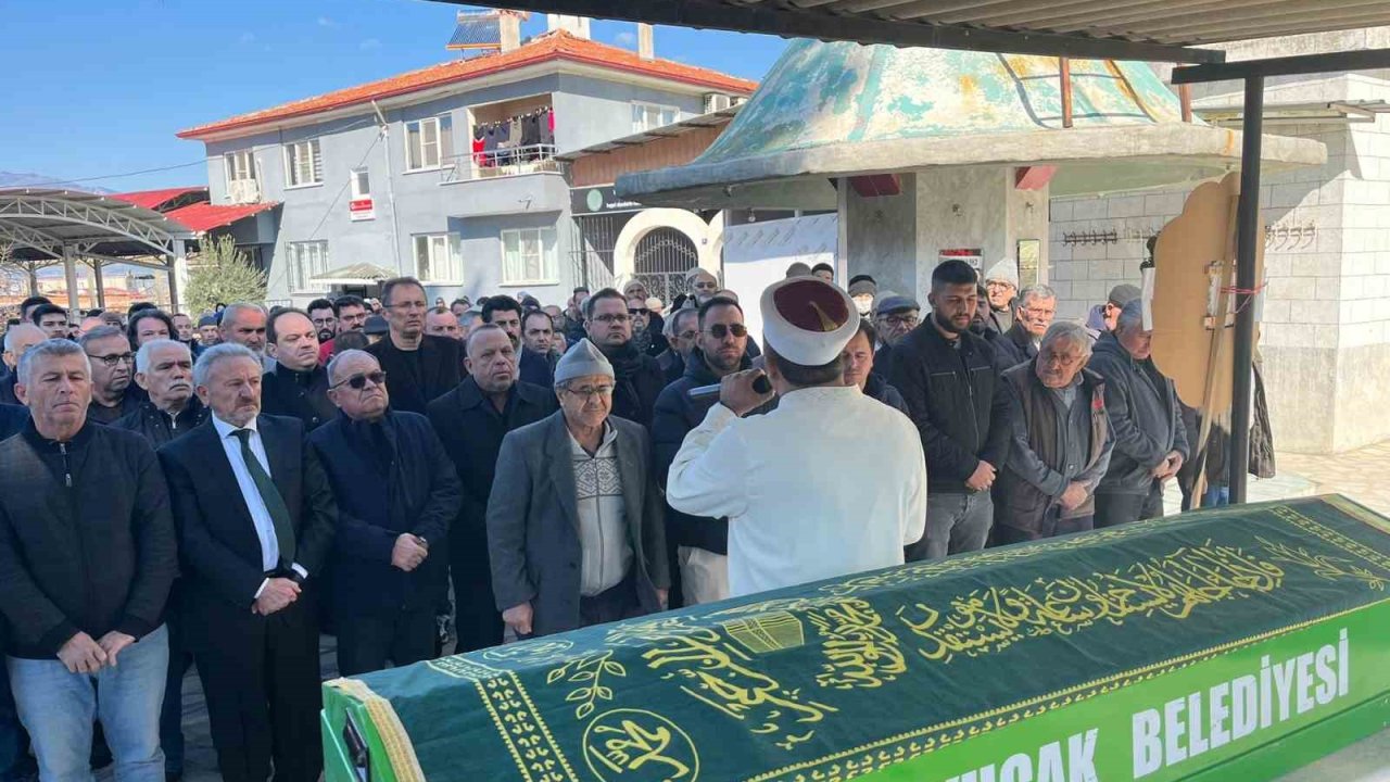 Deve güreşi izlerken hayatını kaybeden Gerçeker, son yolculuğuna uğurlandı