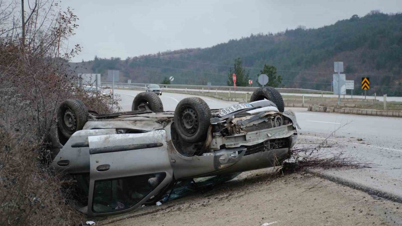 Amasya’da otomobil takla attı: 1’i ağır 3 yaralı