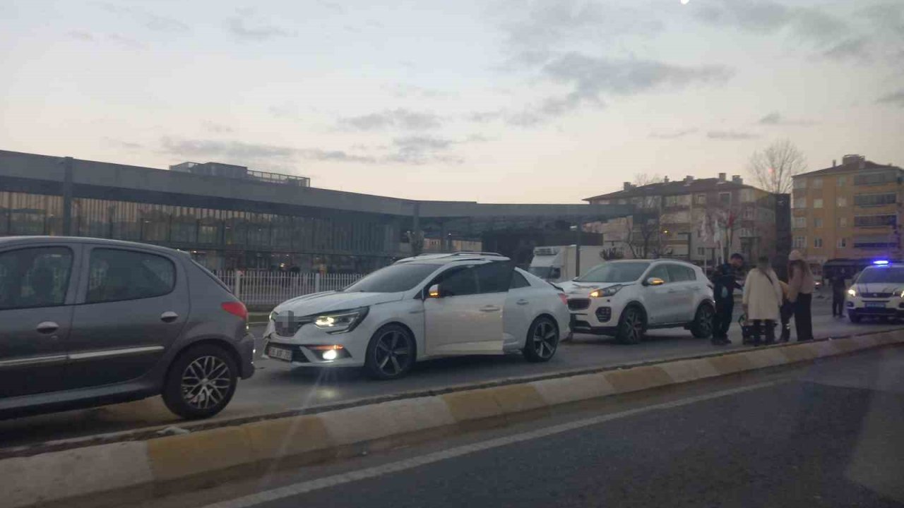 Kırklareli’nde 4 araç birbirine girdi