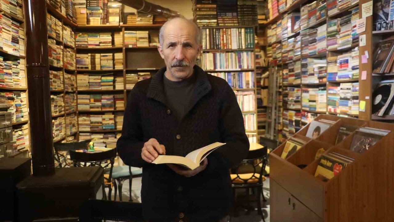 45 yılda 30 bin kitap biriktirdi, gençlerin kullanımına sundu