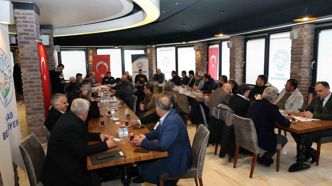 Başkan Yalçın’dan muhtarlara kestane fidanı