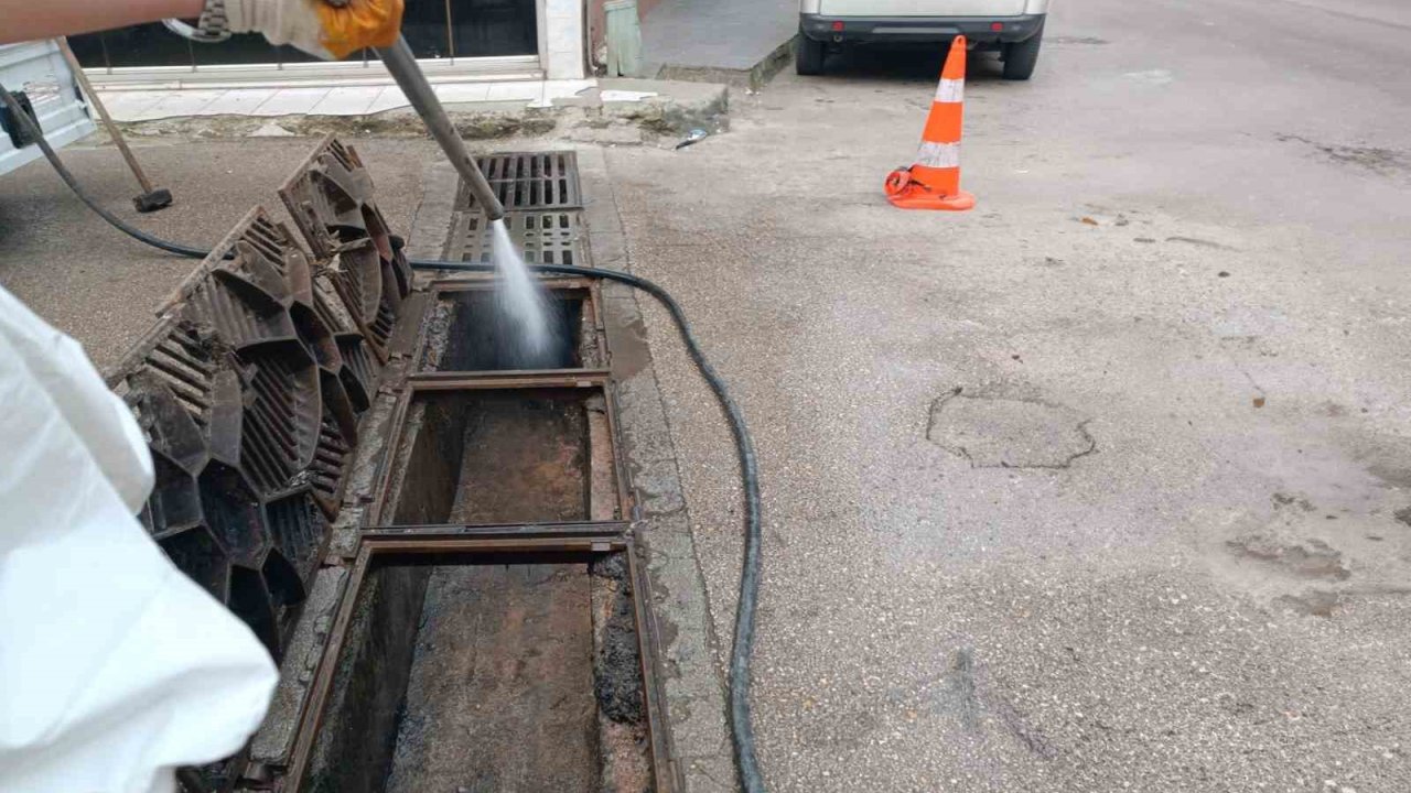 Bursa’da sel ve taşkın riskine karşı mazgallar temizleniyor