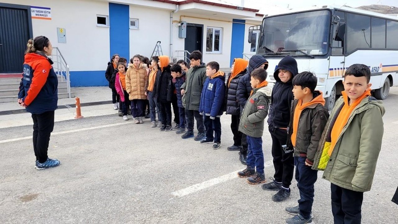 AFAD’tan öğrencilere gönüllük eğitimi