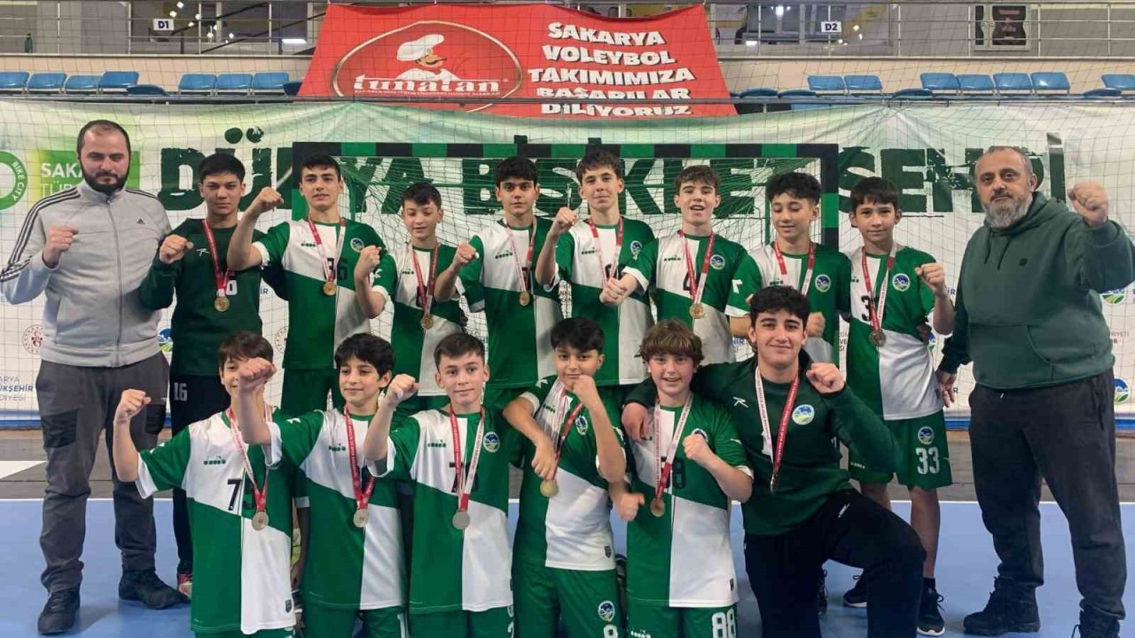 Sakarya Büyükşehir’in minikleri şampiyonluğunu ilan etti