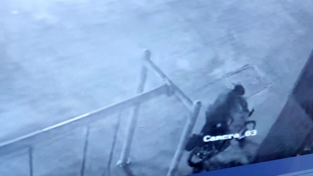 Şanlıurfa’da apartmandaki ayakkabı hırsızlığı kamerada