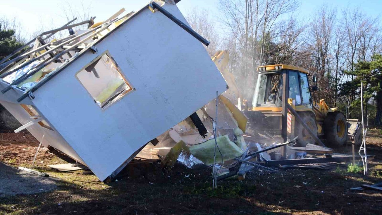 Yenişehir’de kaçak yapılar tek tek yıkılıyor